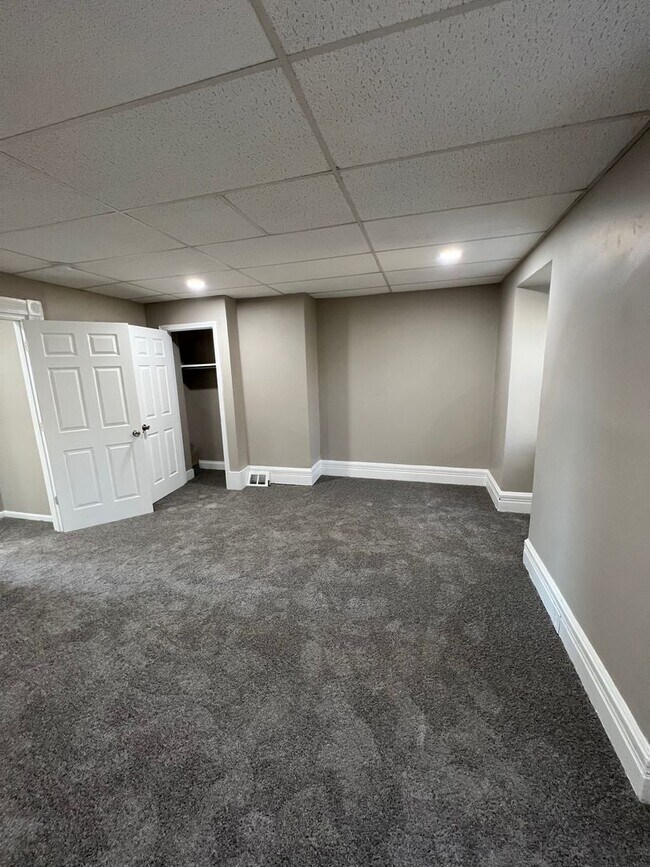 Building Photo - Newly Renovated 3 Bedroom, 1 Bathroom in Spring Hill- Central Air and Brand New Kitchen!!