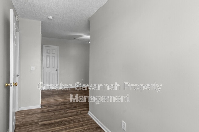 Building Photo - 201 Foxbury Square