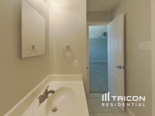 Building Photo - 5930 Encanto Point Dr