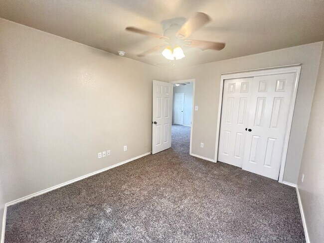 Building Photo - Prime Avery Park Location – Easy Access to...