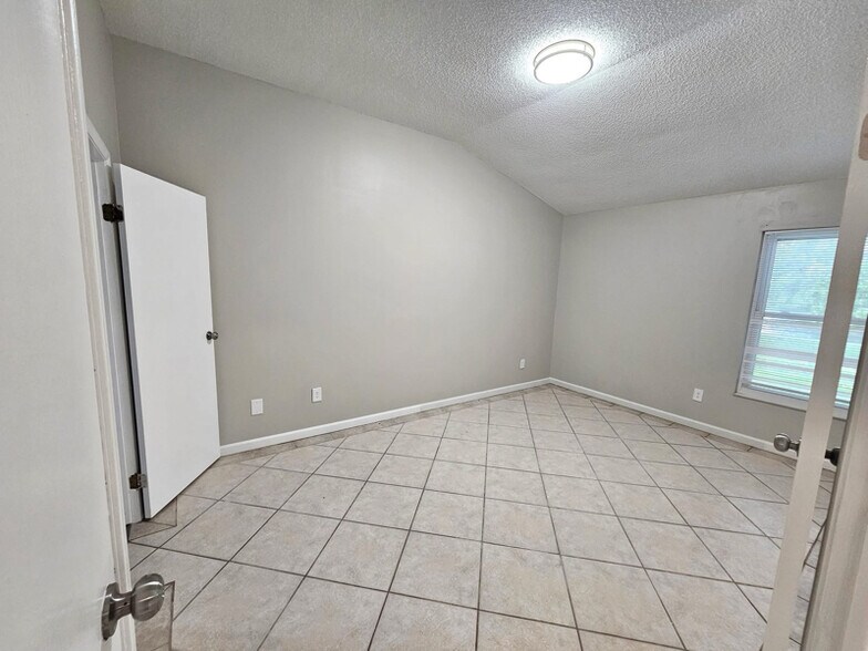 Building Photo - 10148 Pink Carnation Ct