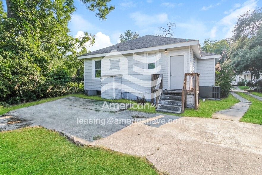 Building Photo - 1215 McDuffie Ave