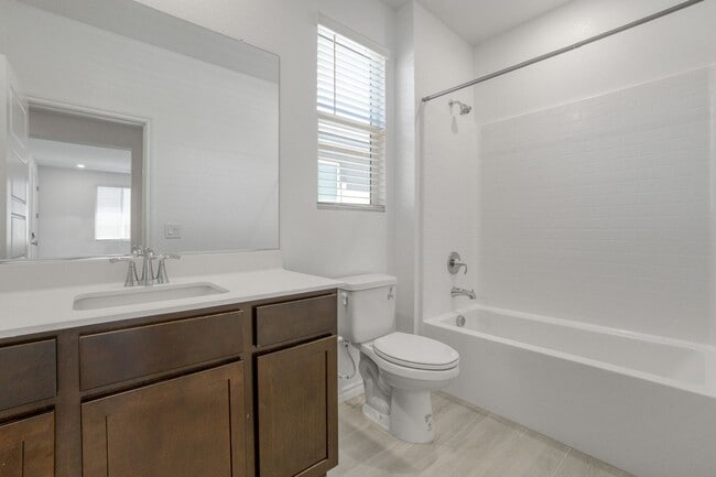 Building Photo - MULTI-GENERATIONAL New Build Home with En Suite In Skye Canyon!