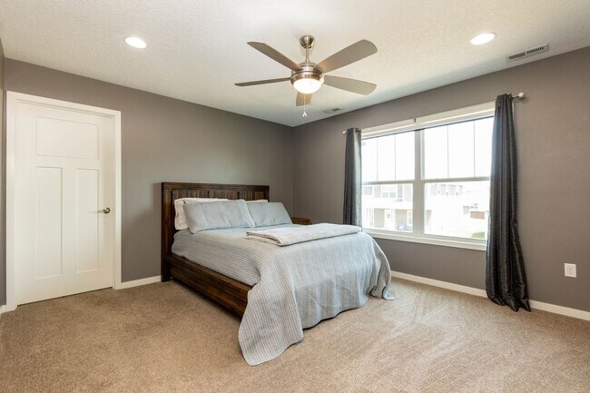 Building Photo - PRAIRIE TRAIL!! 4 Bed, 3.5 Bath Two-Story Home in Ankeny