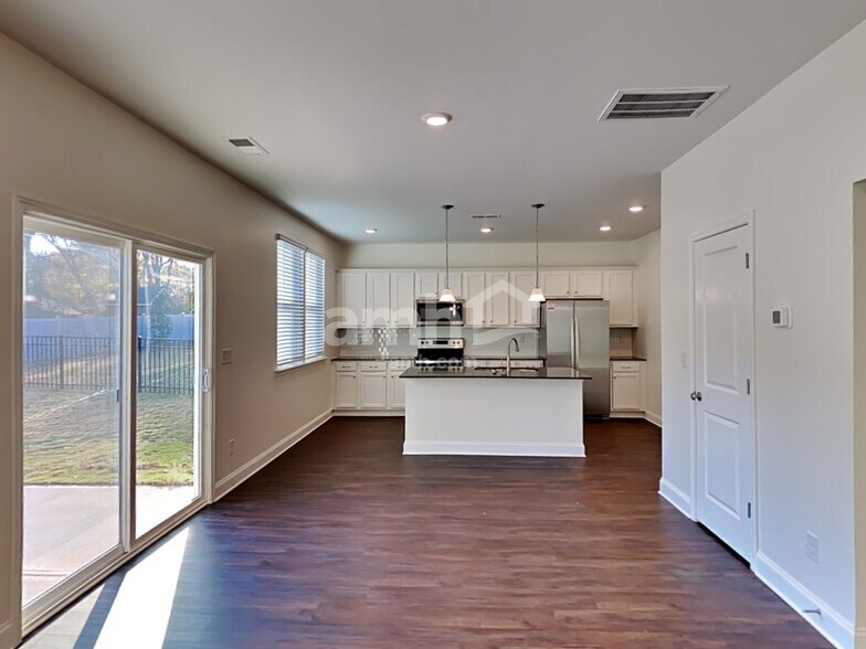 Building Photo - 572 Rivermist Dr