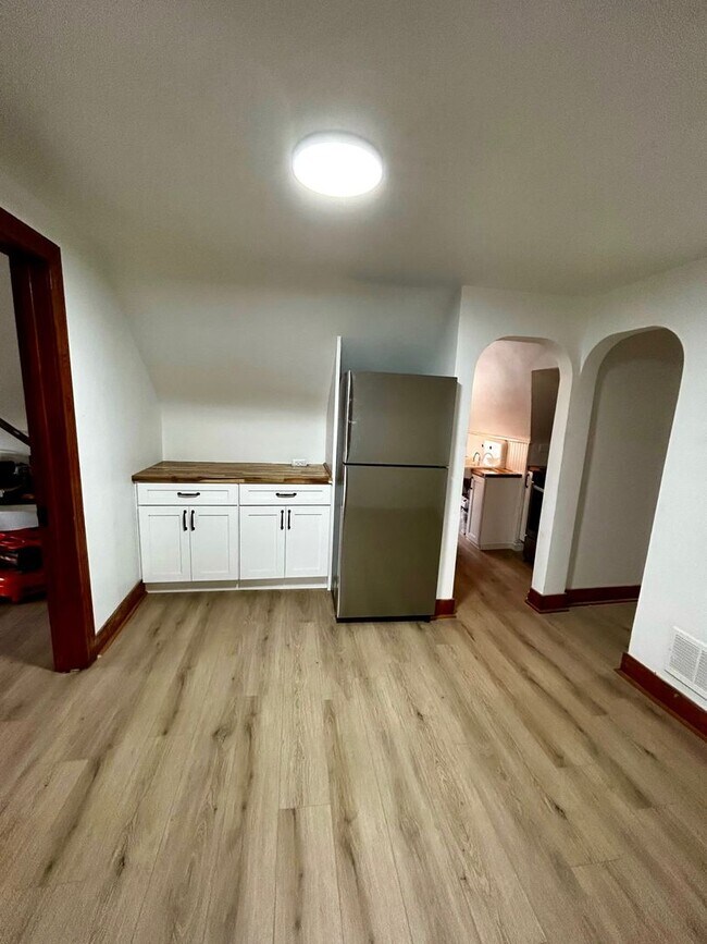 Building Photo - 23 Mariemont Ave