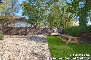 Building Photo - 810 Dakota St