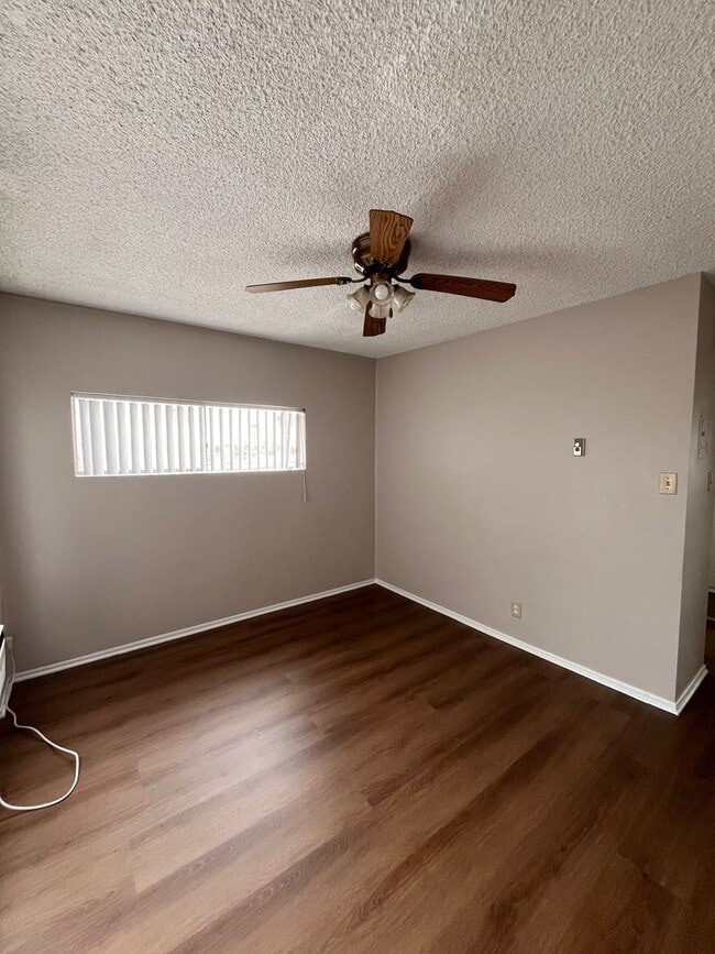 Building Photo - 1 Bedroom/1Bath Located in Downtown Long B...