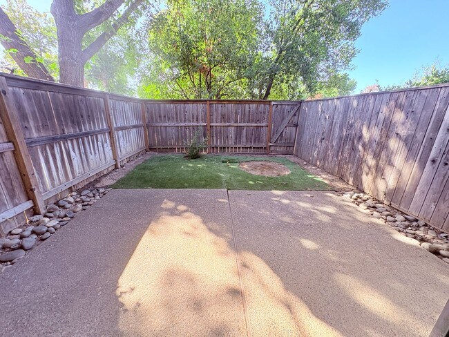 Building Photo - 5106 Griffin Oaks Ln