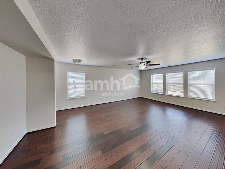 Building Photo - 18735 Westgate Park Dr