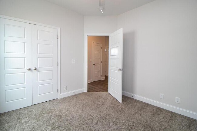 Building Photo - 234 Wexford Wy