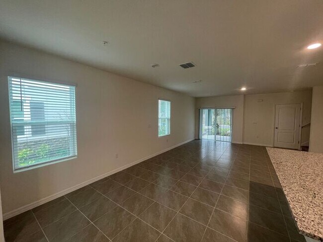 Building Photo - Beautiful, Newer 3/2.5 Apopka Townhome in Windrose!