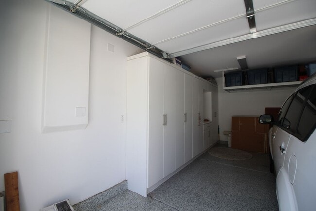 Building Photo - 26221 Oak St