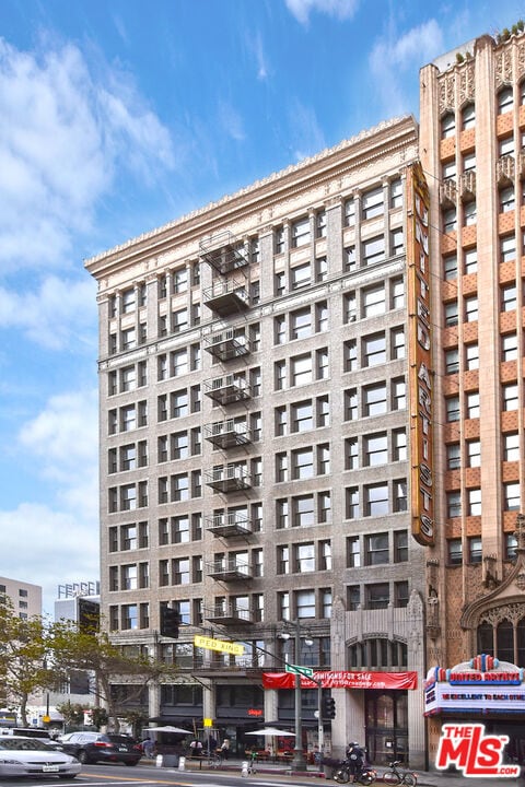Building Photo - 939 S Broadway
