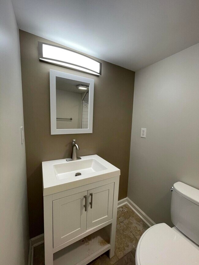 Building Photo - 3421 Holwyn Rd