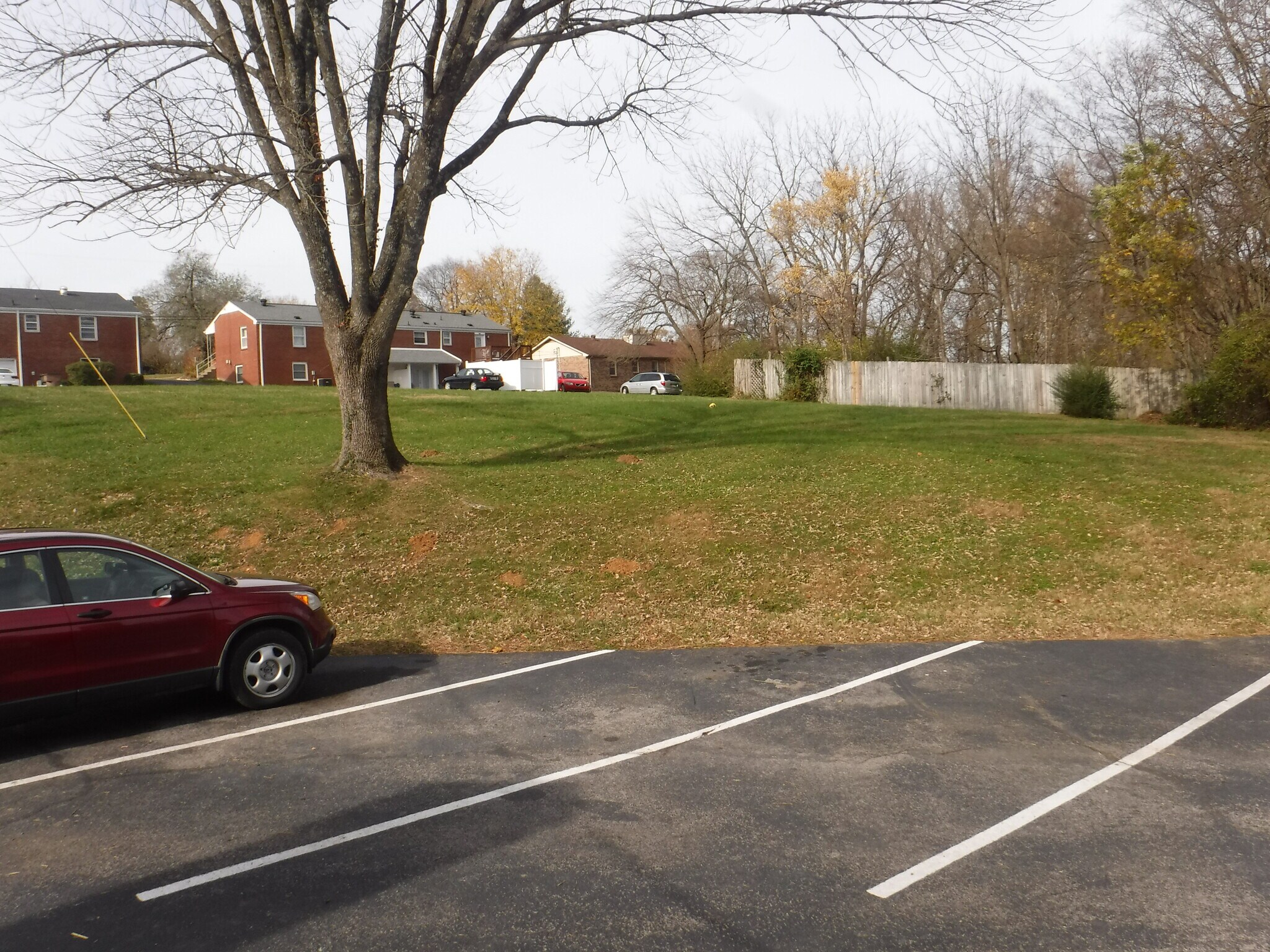 Parking and Yard - 2018 Lebanon Pike
