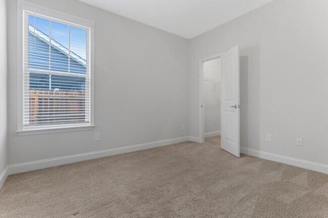 Building Photo - 2319 Davenport Ct