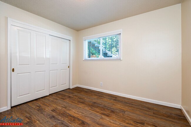 Building Photo - 768 Calderon Ave