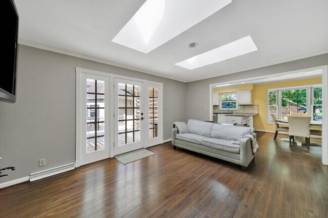 Building Photo - Lovely 3 Bed 2 Bath Ranch Home in South Park!