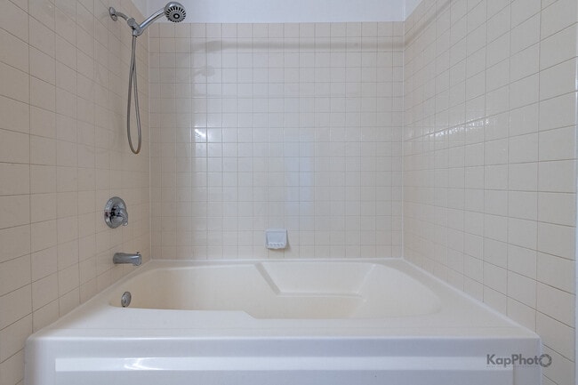 Building Photo - 2935 N Clybourn Ave