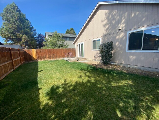 Building Photo - Cul-de-Sac Adorable home in La Pine!