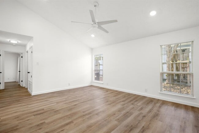 Building Photo - 6203 Okner Ln