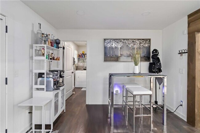 Building Photo - 2327 Young Rd