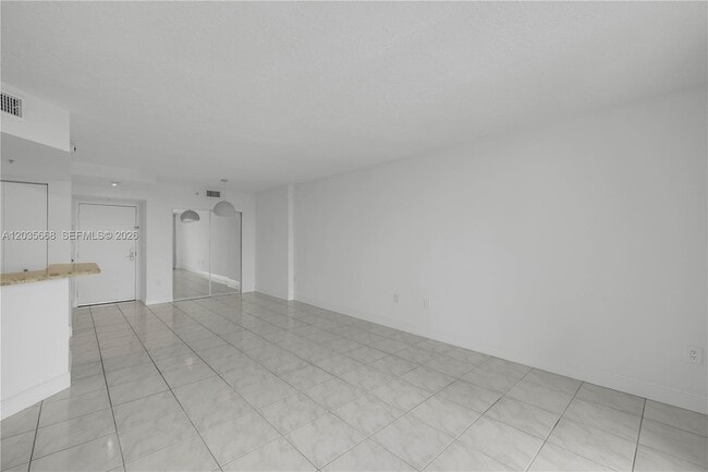 Building Photo - 1900 Sunset Harbour Dr