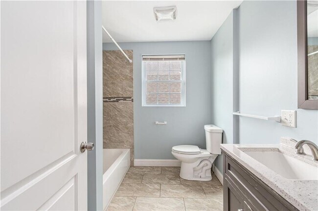 Building Photo - Charming 3-Bed, 1-Bath Providence Apartmen...