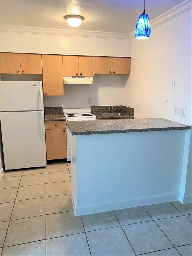 Building Photo - 715 SW 14th Ave