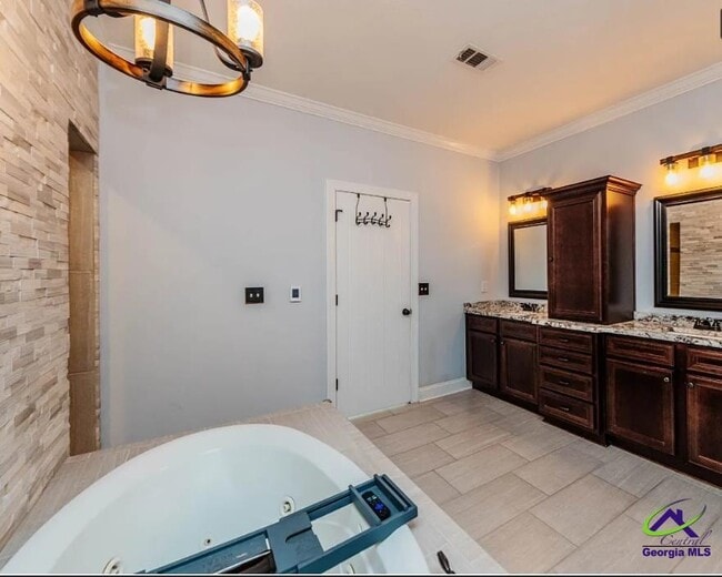 Building Photo - 111 S Carmenville Dr