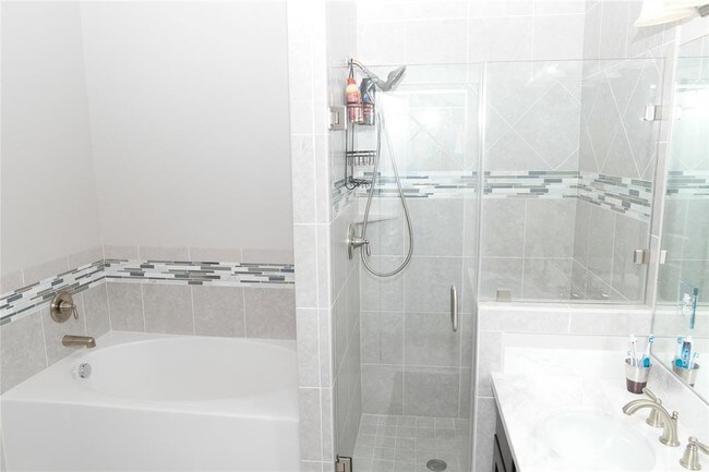 Building Photo - 4212 Old Spanish Trail