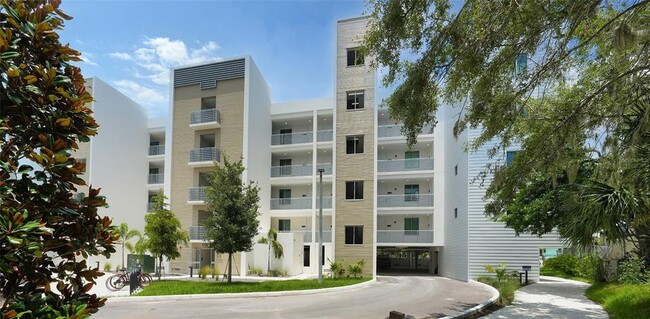 Building Photo - 1709 N Tamiami Trl