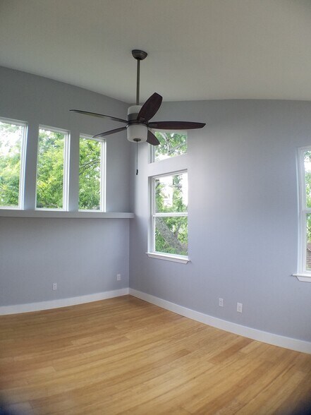 Bedroom w/ Vaulted Ceilings - 3205 Gravier Street