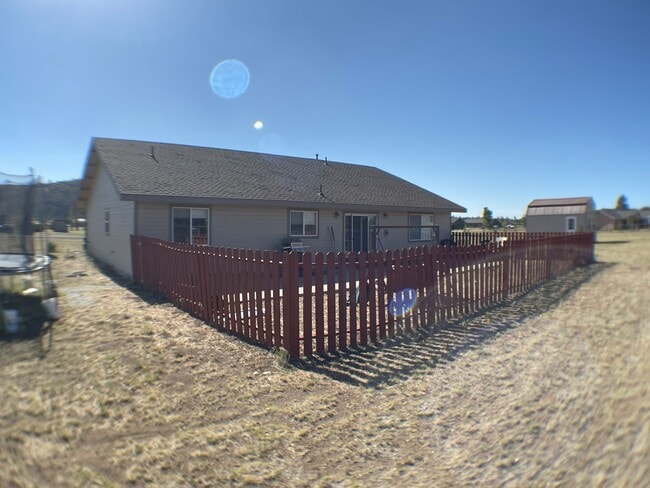 Building Photo - AVAILABLE MAY 6th | Spacious Single-Level Home in Desirable Doney Park