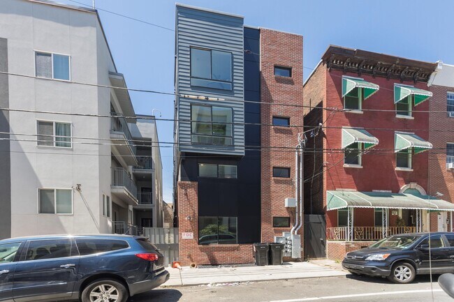 Building Photo - 1330 N 15th St