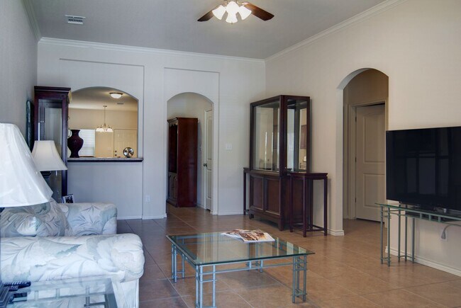 Building Photo - AUGUST 2026 Pre-Lease in Aggie Acres!