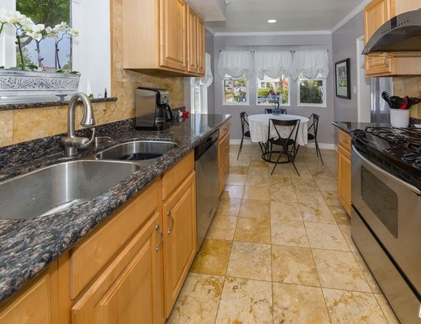 Building Photo - 1488 S Durango Ave