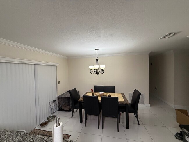 Building Photo - 2504 Ranch Lake Cir