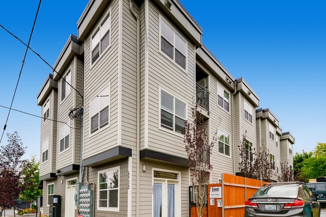 Building Photo - 4950 NE 7th Ave