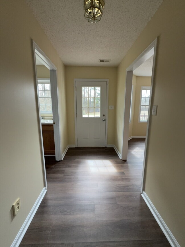 Building Photo - Three Bedroom Two and Half Full Bathroom R...