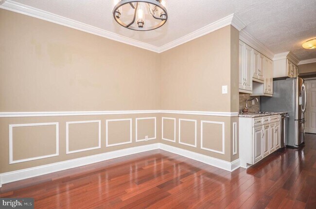 Building Photo - 1401 N Rhodes St