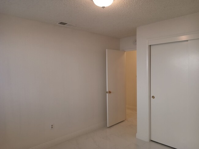 Building Photo - Stylish, Secure, and Pet-Friendly 3-Bedroo...