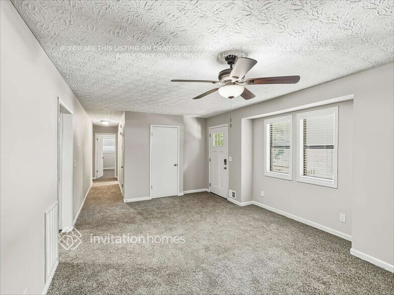 Building Photo - 1023 Lakewood Dr