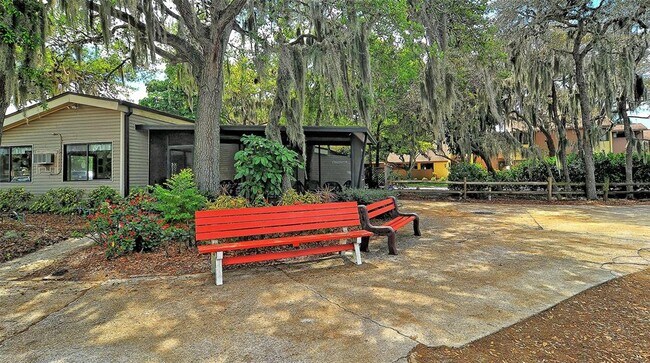 Building Photo - 712 White Pine Tree Rd