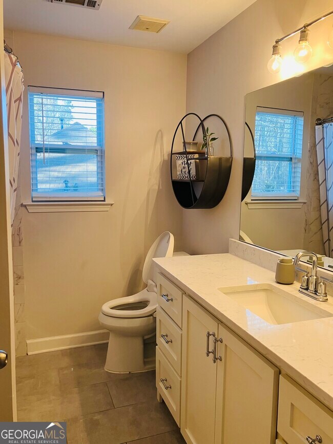 Building Photo - 328 Vendella Cir