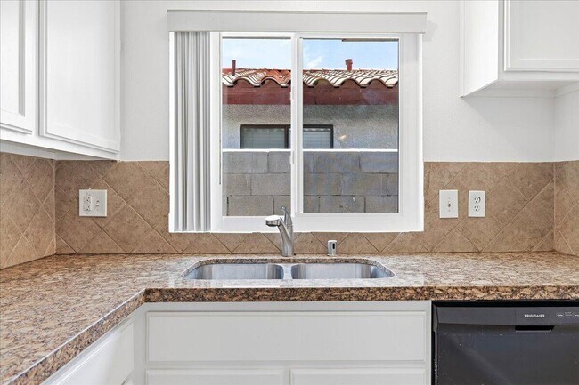 Building Photo - 31601 Avenida Maravilla