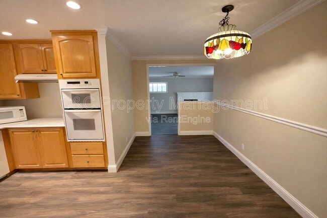 Building Photo - 7132 Bark Ln