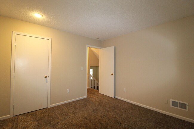 Building Photo - 115 N Saxony Dr