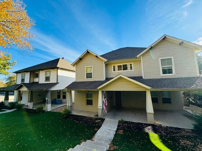 Building Photo - * MOVE IN SUMMER 2028 * 6 Bed 4 Bath Home, Short Walk to TCU, FREE Housekeeping